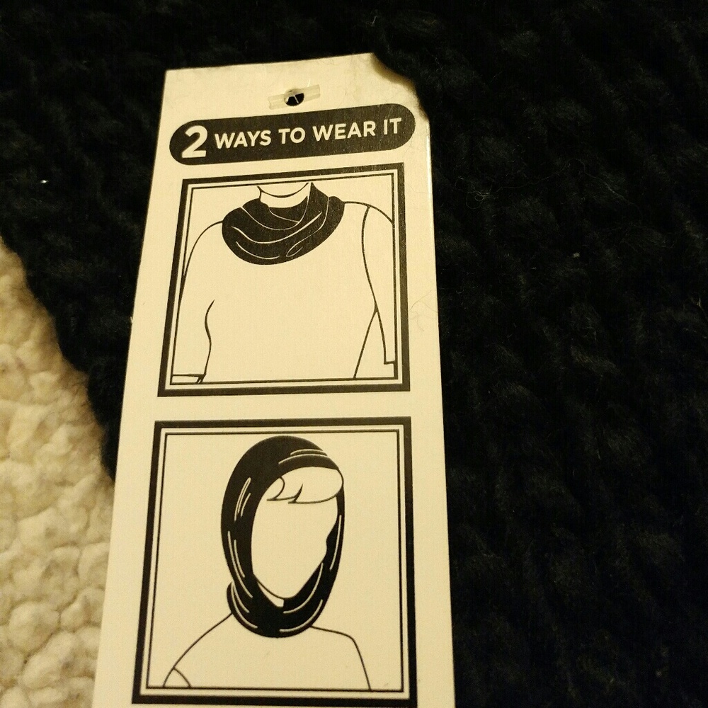 Winter Essentials Neckwarmer - Picture 2 of 3